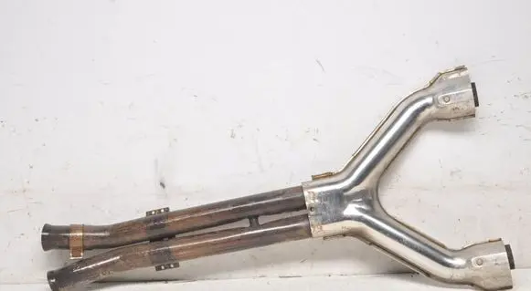 Aston Martin Vantage III Rear muffler/silencer tail pipe 6G33-5220-DD