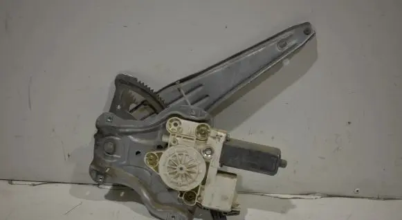 Toyota Avensis T250 Front door window regulator motor 992045100