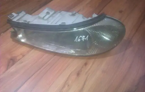 Ford Mondeo MK II Headlight/headlamp