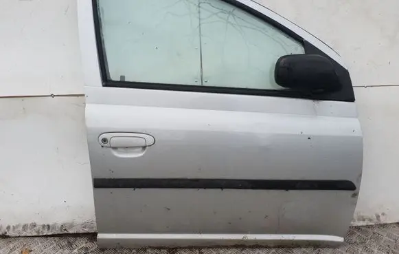 Toyota Yaris Front door