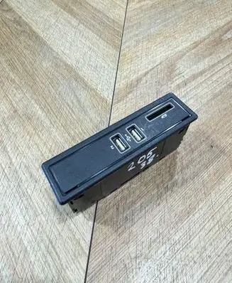 Mercedes-Benz C W205 USB socket connector A2058200526 080116
