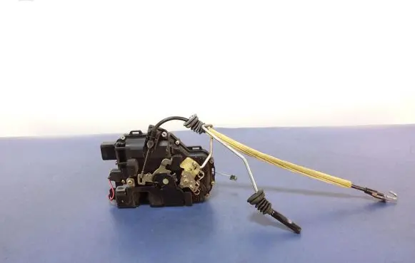 Seat Toledo II (1M) Front door lock 3B1837616C