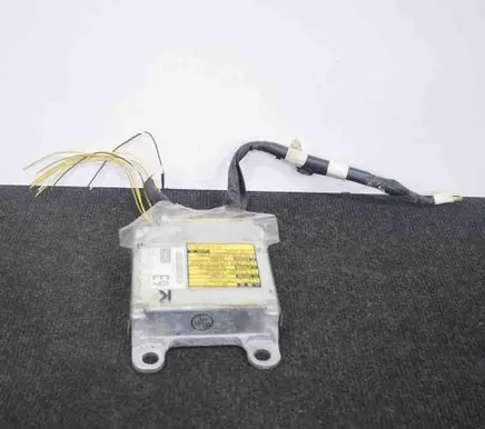 Toyota Prius (XW20) Airbag control unit/module 1523006951 8917047390