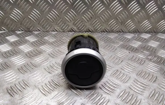 Nissan Qashqai+2 Dash center air vent grill 68760JD10A