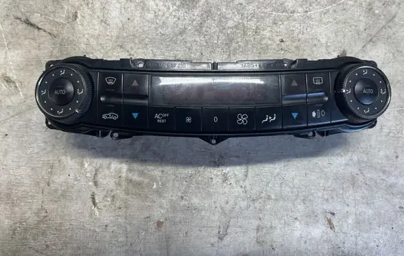 Mercedes-Benz E W211 Climate control unit 2118300685