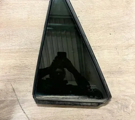 Subaru Outback (BS) Rear vent window glass 43R005166