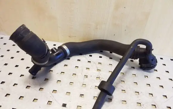 Volkswagen PASSAT B7 Engine coolant pipe/hose 5K0121087