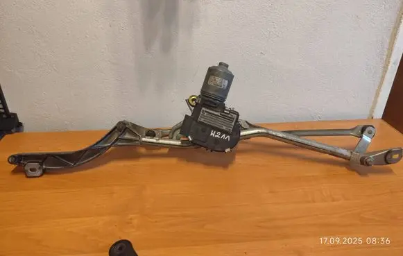 Front wiper linkage and motor