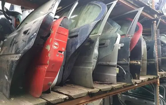 Ford Escort Front door sidabrines