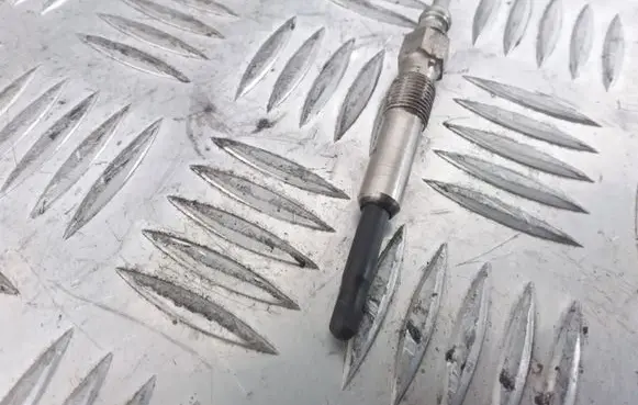 Volkswagen Golf III Glow plug 0100226227