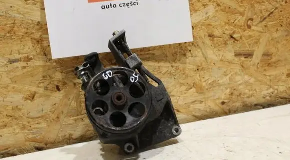 Subaru Impreza II Power steering pump mounting bracket 