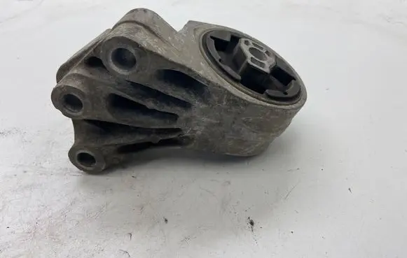Opel Antara Engine mount bracket