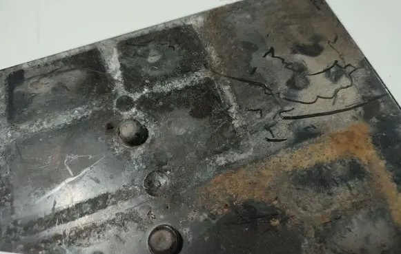 Battery box tray