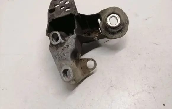 Audi A4 S4 B5 8D Engine mounting bracket 4B0199351