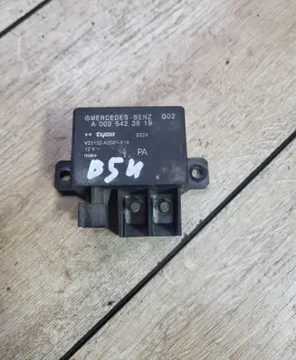 Mercedes-Benz ML W163 Charging relay A0025423819 V23132A2001314