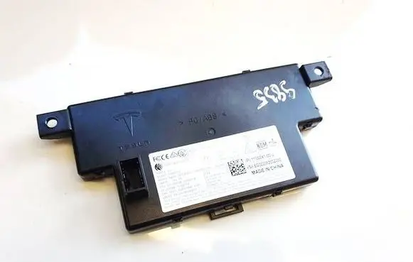 Tesla Model Y Door control unit/module 110024100j