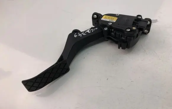 Volkswagen Transporter - Caravelle T5 Accelerator throttle pedal bracket 7E1723503C