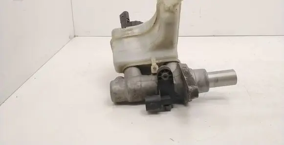 Master brake cylinder