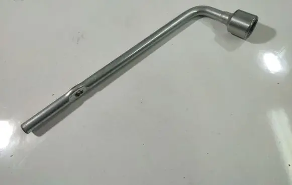Hyundai Santa Fe Wheel nut wrench 
