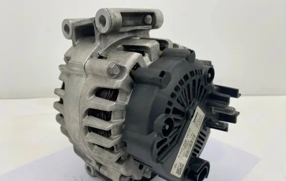 Mercedes-Benz E W212 Generator/alternator A0009067902 214007964 2617417A