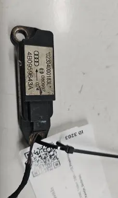 Audi A6 S6 C5 4B Airbag deployment crash/impact sensor 4B0959643A