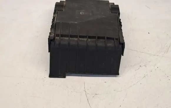Volkswagen Golf VI Fuse box cover 1K0937132G