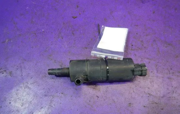 Nissan Primera Windscreen/windshield washer pump