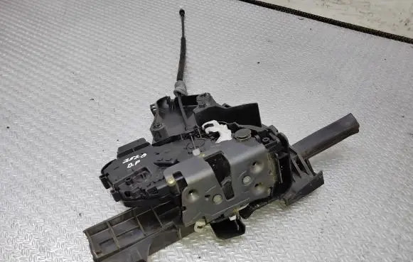 Volvo S40 Front door lock 240015103