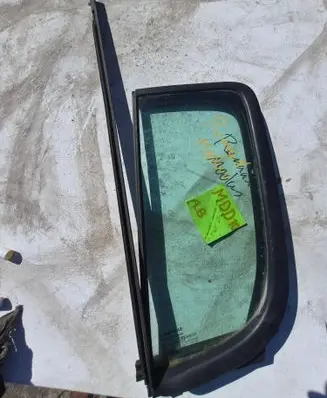 Renault Modus Rear vent window glass 43R000015