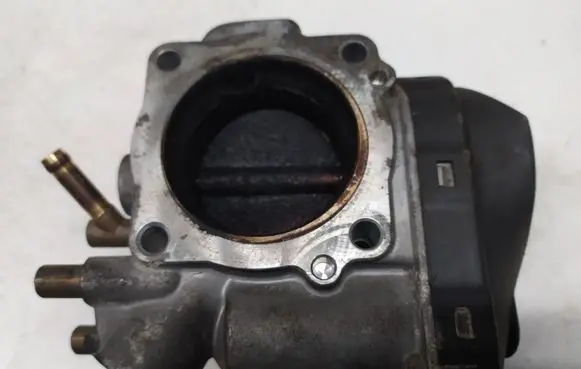 Volkswagen Golf IV Throttle valve 06A133062A