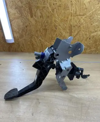 Mazda CX-3 Brake pedal