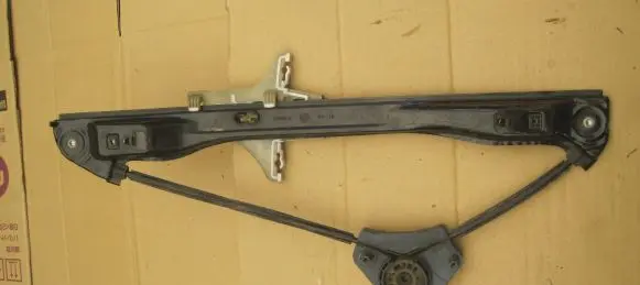 Volkswagen Amarok Rear window lifting mechanism without motor 121409