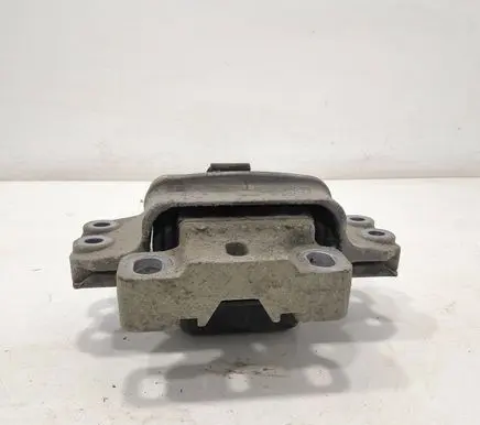 Volkswagen Touran I Engine mount bracket