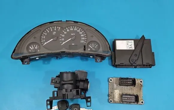 Opel Corsa C Engine control unit/module ECU 0261208253 IMPRK1599282