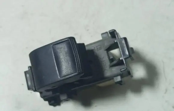 Toyota Auris 150 Electric window control switch 8292084
