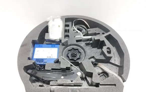 Volkswagen Golf Plus Tool box 8P0012109F