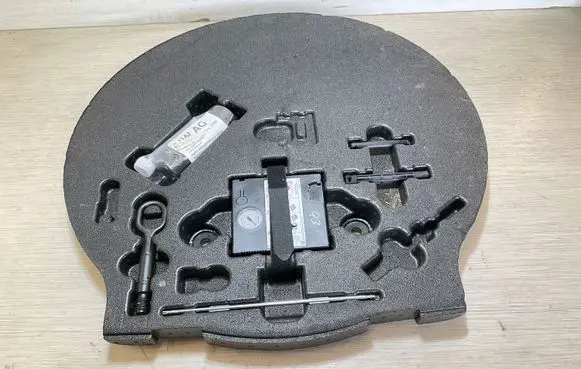 Audi Q3 F3 Tool set 83A012109F