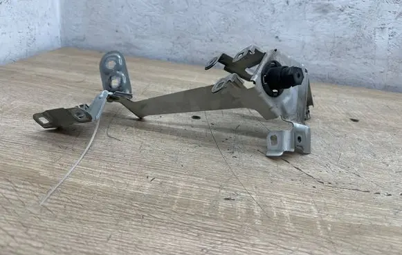 BMW 6 F06 Gran coupe Fender mounting bracket 7183752