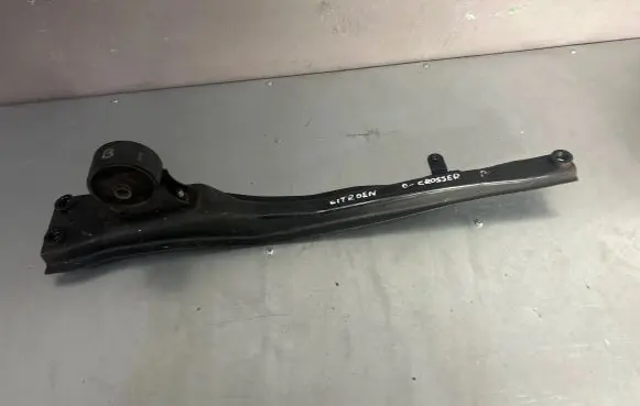 Citroen C-Crosser Engine mount bracket