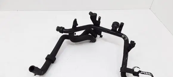 Volkswagen PASSAT B5.5 Engine coolant pipe/hose