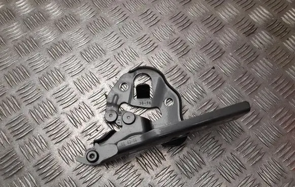 Audi Q7 4M Tailgate/trunk/boot hinge 4M0823302