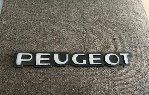Peugeot 405 Manufacturers badge/model letters 