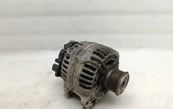 Volkswagen Golf V Generator/alternator 06F903023F 0124525091