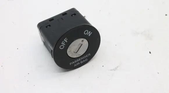 KIA Sorento Passenger airbag on/off switch 
