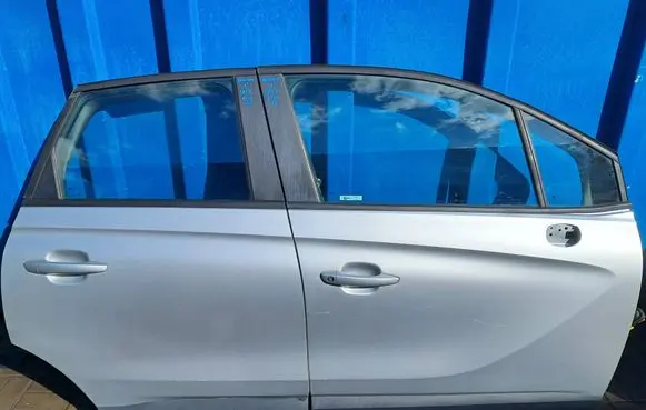 Opel Crossland X Front door