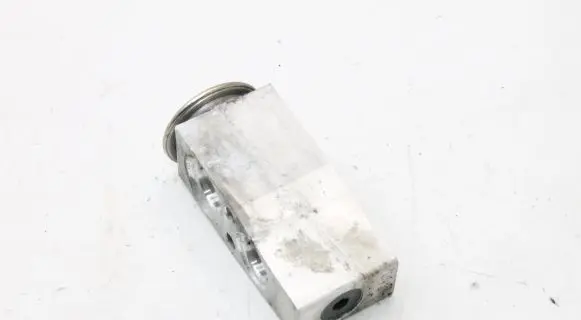 Skoda Superb B8 (3V) Air conditioning (A/C) expansion valve 5Q0816679B