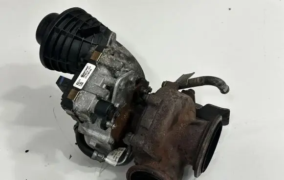 BMW 5 G30 G31 Turbo 8584219