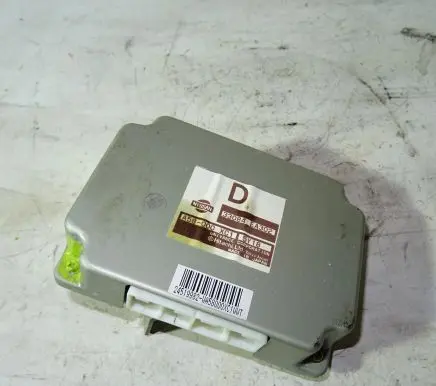 Nissan Navara D40 Engine control unit/module 33084-EA302