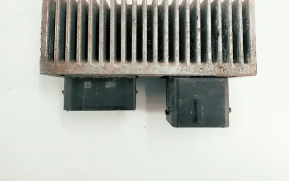 Mercedes-Benz A W176 Glow plug pre-heat relay 6079000100 8200558438A