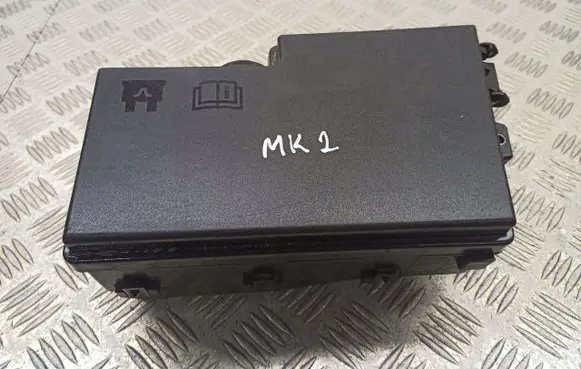 Ford Focus Fuse box cover 9M5T-14A067-CA